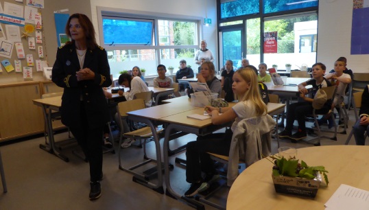Maritime career volunteer Henderika de Vries at De Triangel primary school. Image: courtesy of Henderika de Vries Image:Maritime career volunteer Henderika de Vries at De Triangel primary school. Image: courtesy of Henderika de Vries