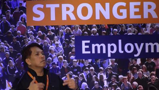 Image:Nautilus member Jun Ranario proposing the motion. Images: Nautilus International
