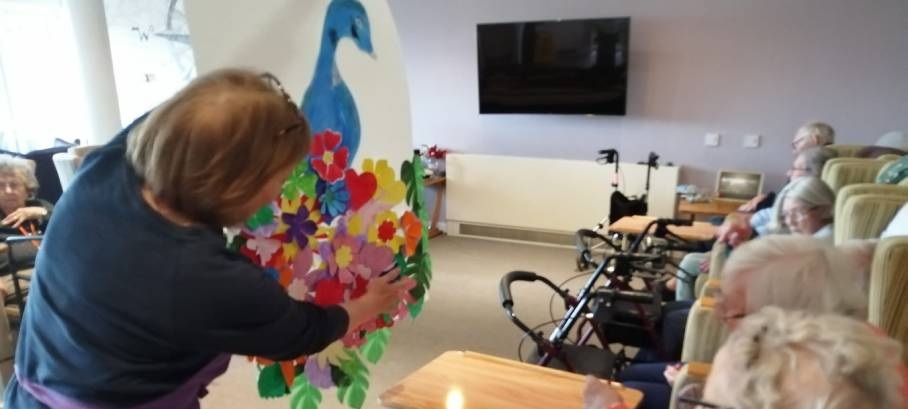 Image:A 'creative mojo' art project takes shape at the Care Home